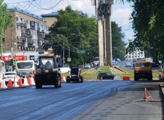 Продолжается ремонт дороги улицы Коммунистическая