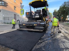 На улице Крутой в Сыктывкаре стартовали работы по укладке экспериментального асфальта