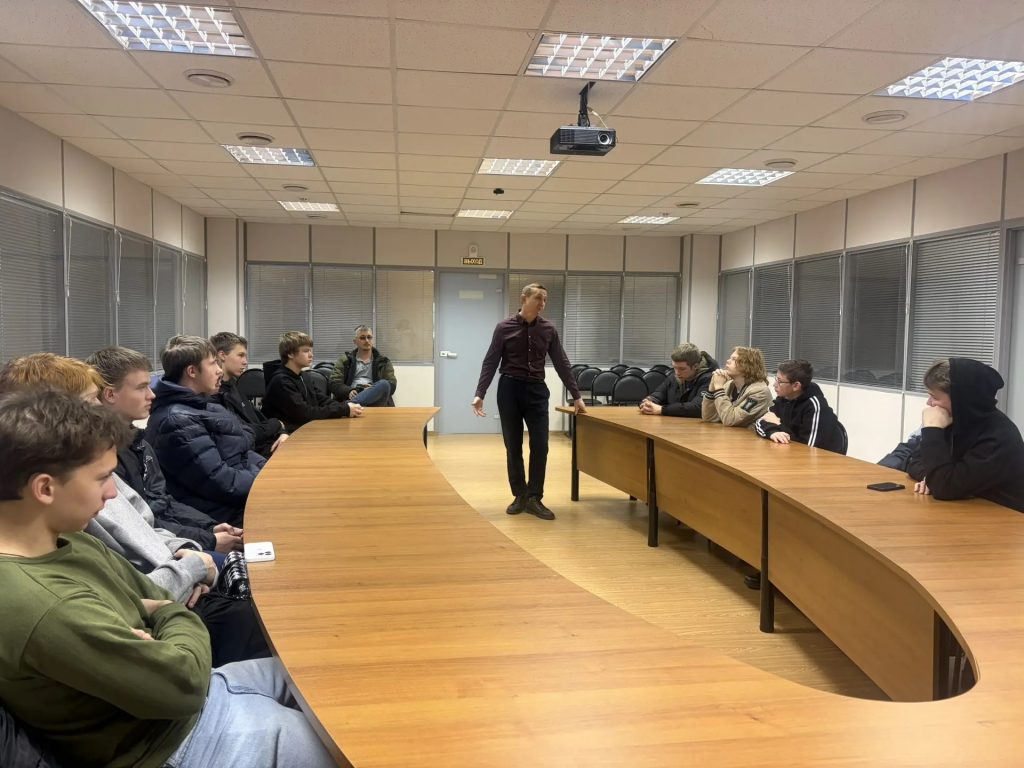 На базе АО «Коми дорожная компания» состоялась экскурсия для студентов Сыктывкарского автомеханического техникума